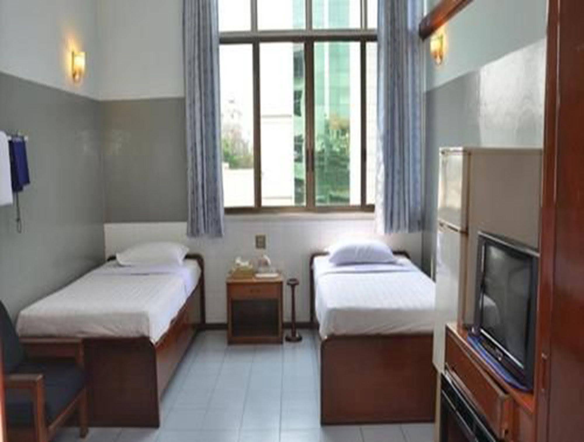 Fortune Hotel Mandalay Bagian luar foto